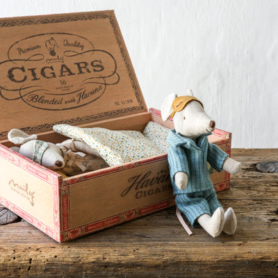 Mum & Dad Mice in Cigarbox Toy