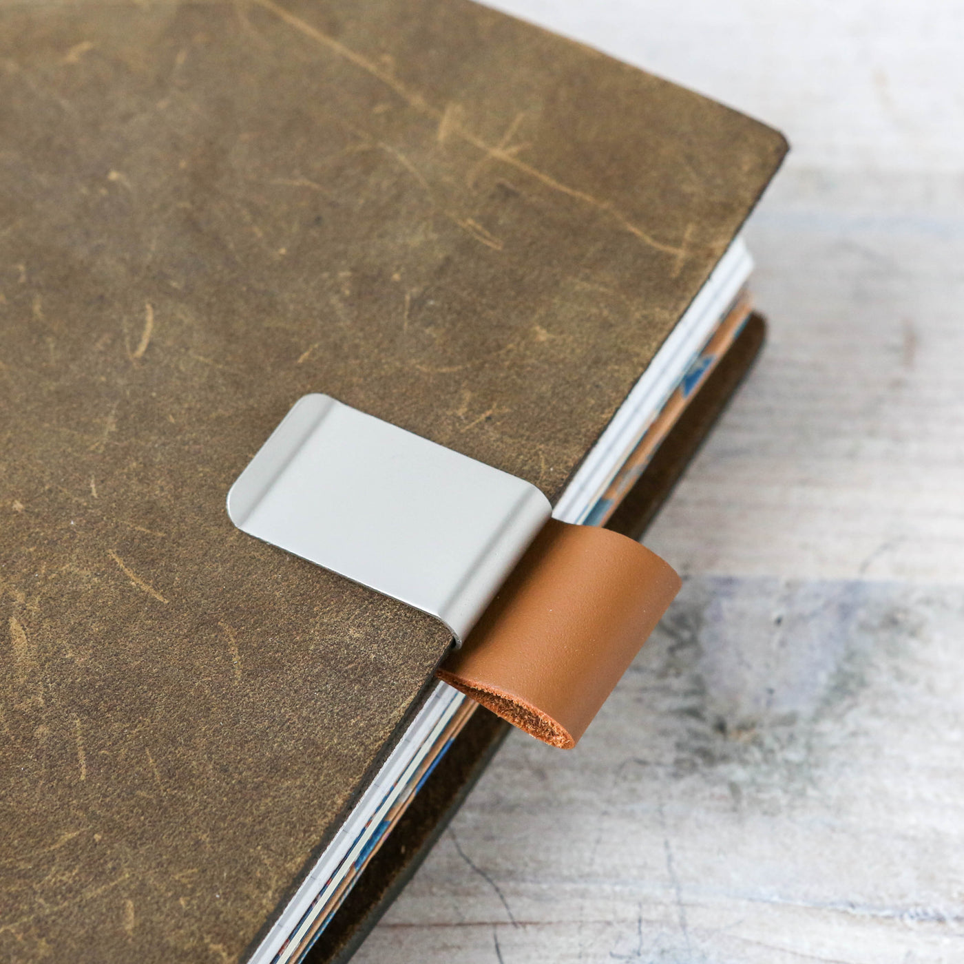 TRAVELER'S Notebook Camel Pen Holder Medium