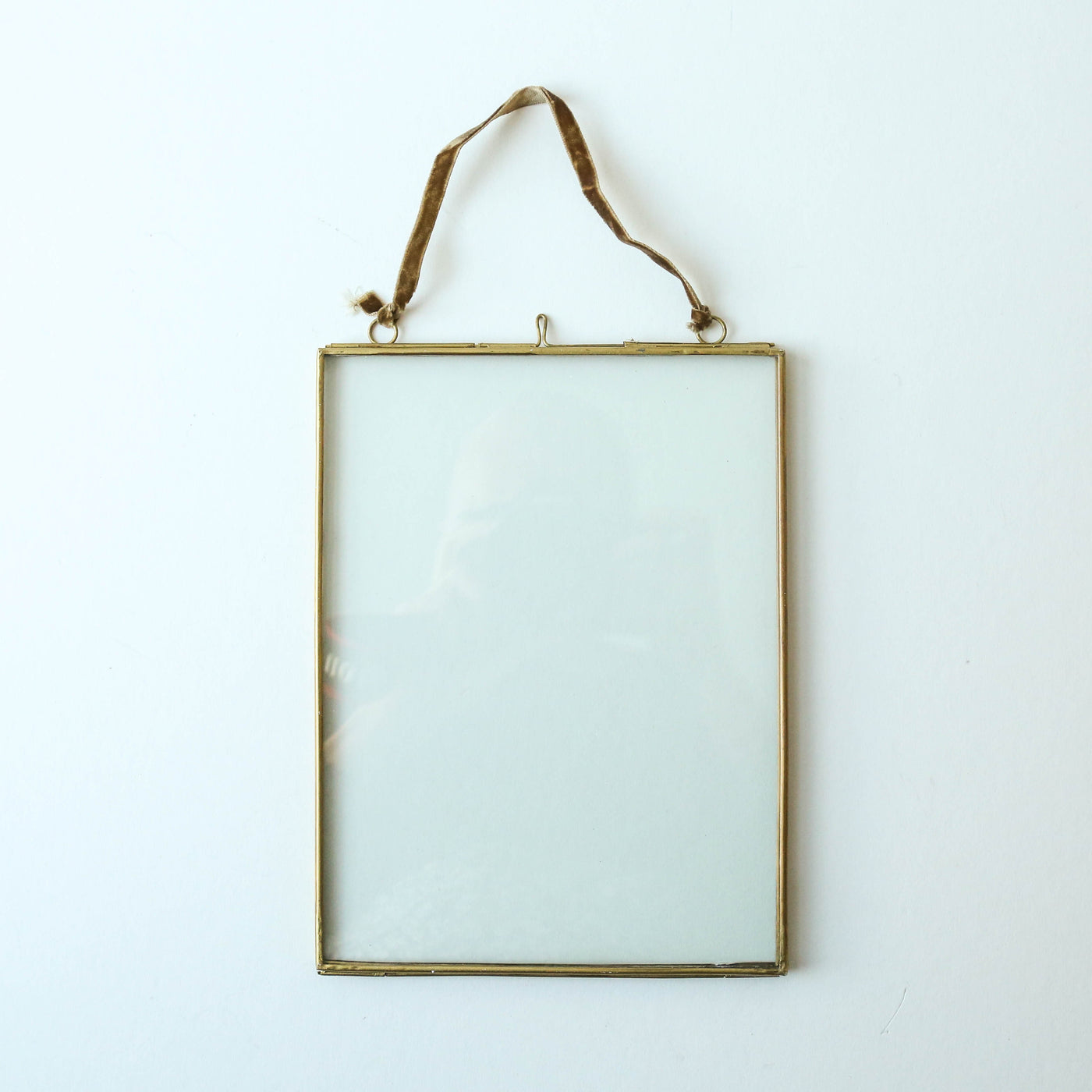 Hanging Brass Frame - Portrait 20 x 15cm