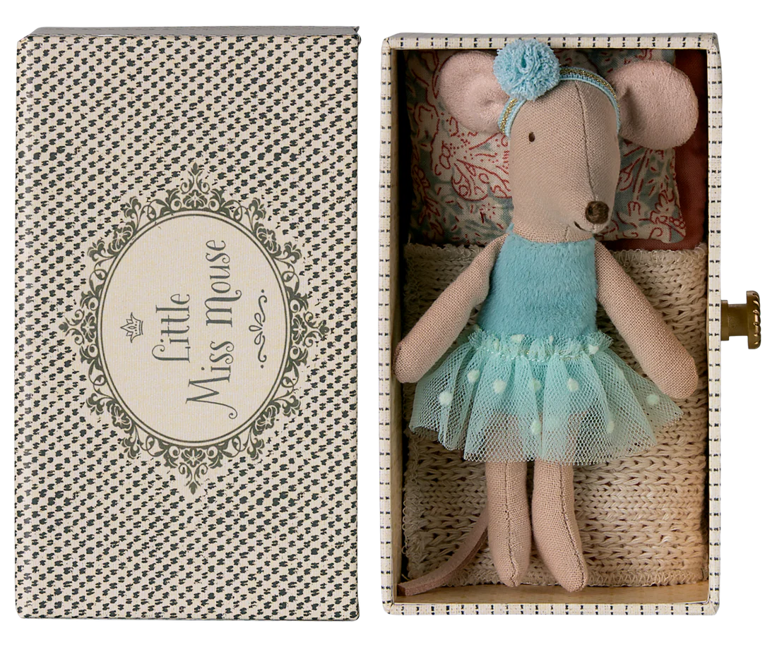 Little Sister Dance Mouse in Daybed