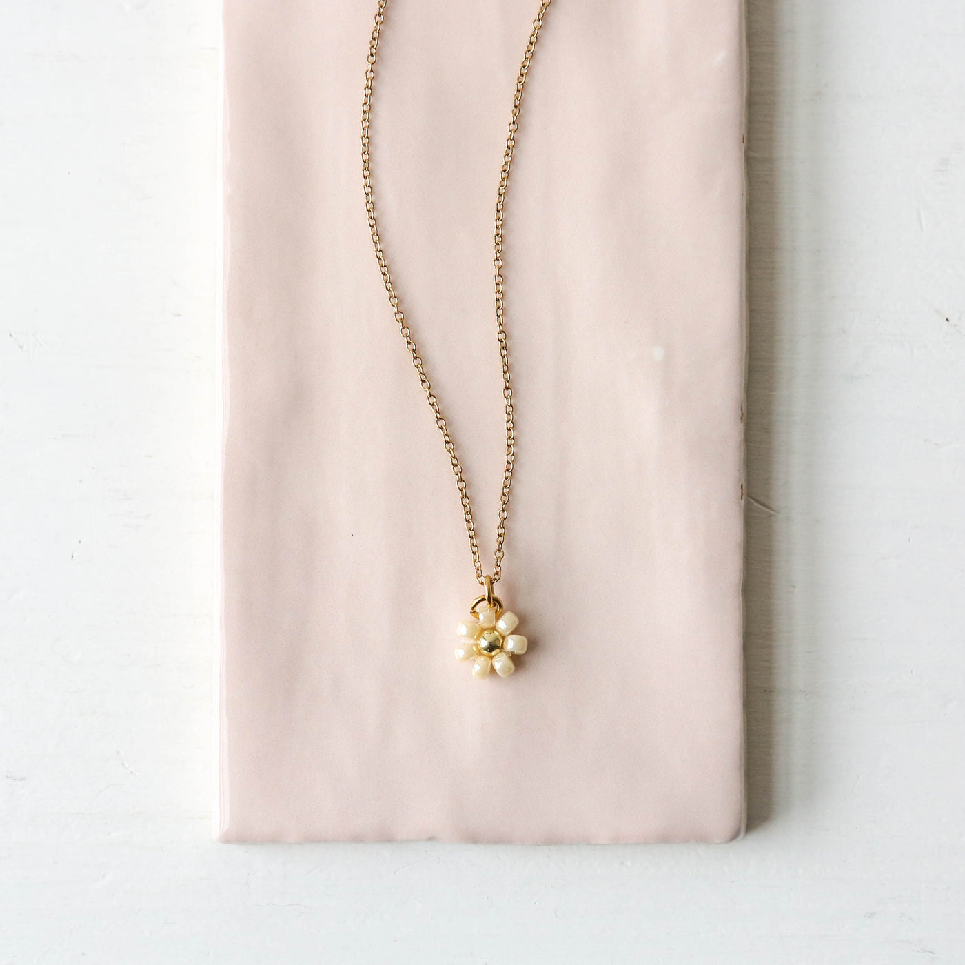 Daisy Flower Necklace - Cream