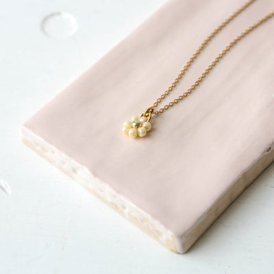 Daisy Flower Necklace - Cream