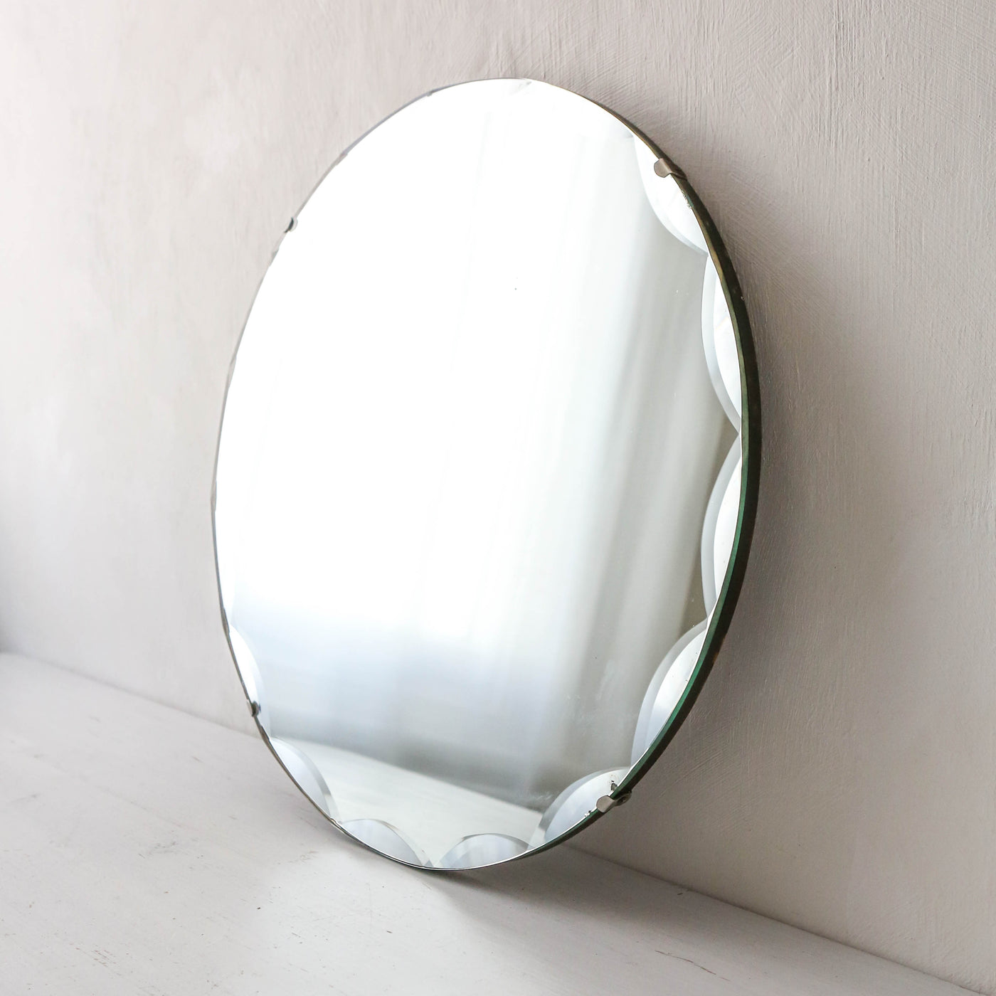 Vintage Mirror - Design 2 - Round with Scalloped Bevel