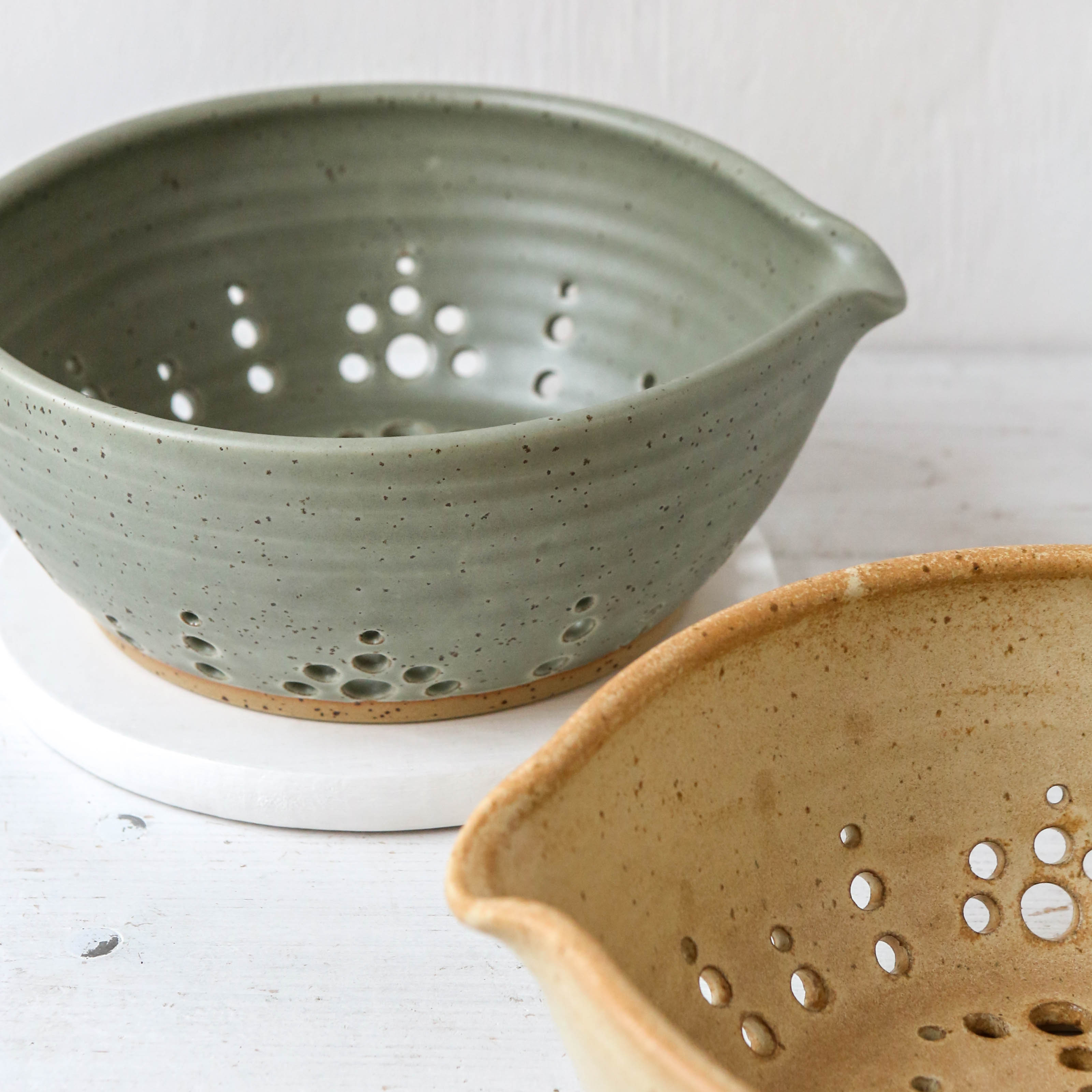 Hand Thrown 'Coastal' Colander – Berylune