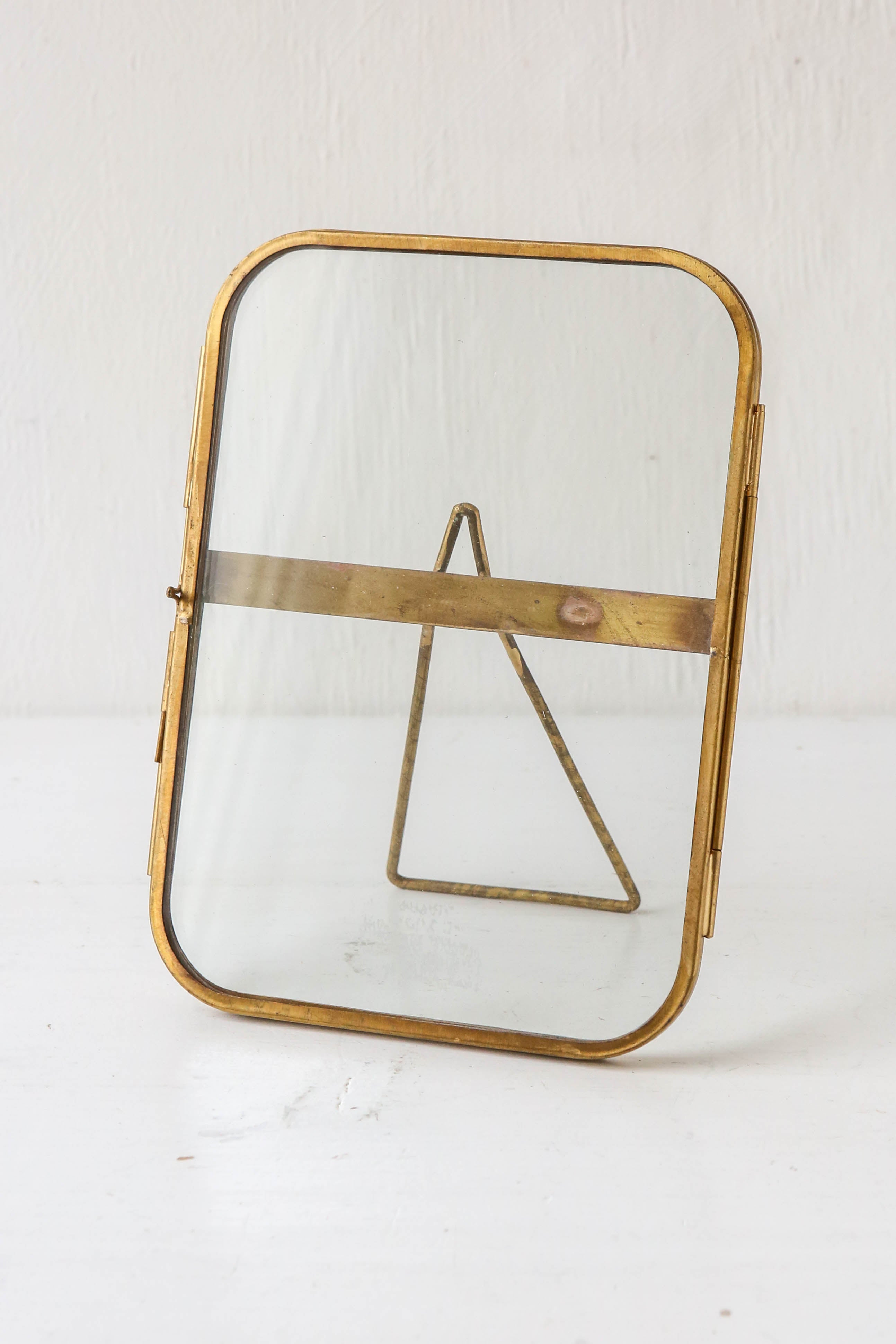 Rounded Standing Brass Frame - Portrait 13x18cm – Berylune