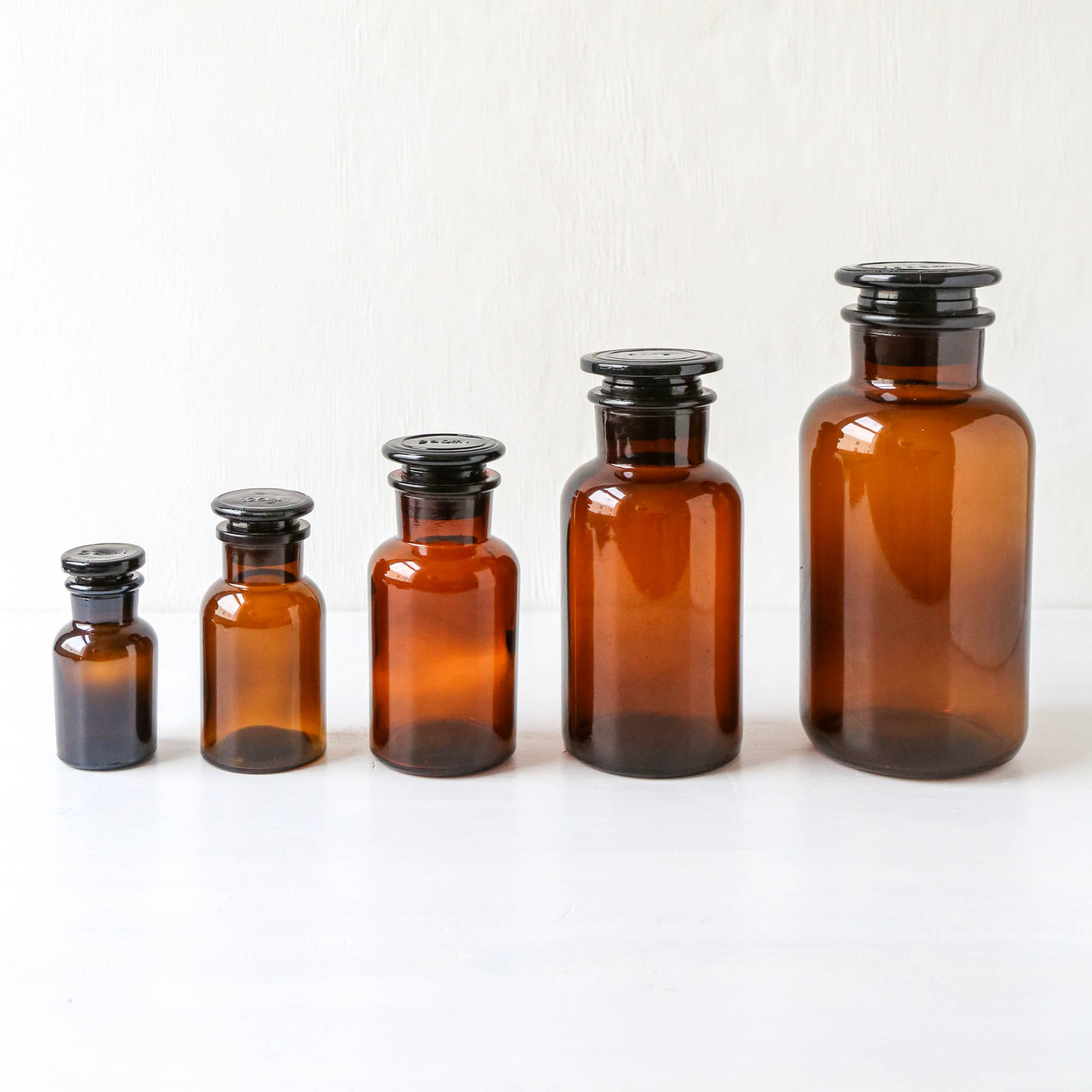 Set of 5 Amber Apothecary Jars With Lids