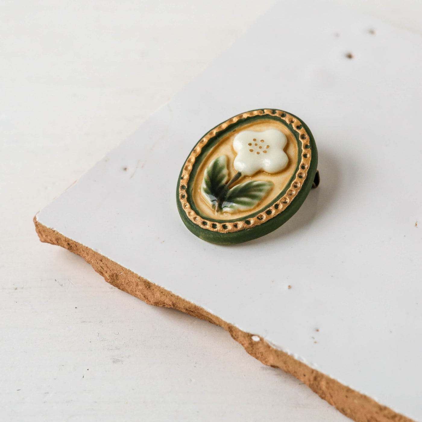 Gakubuchi Ceramic Flower Brooch - White Flower