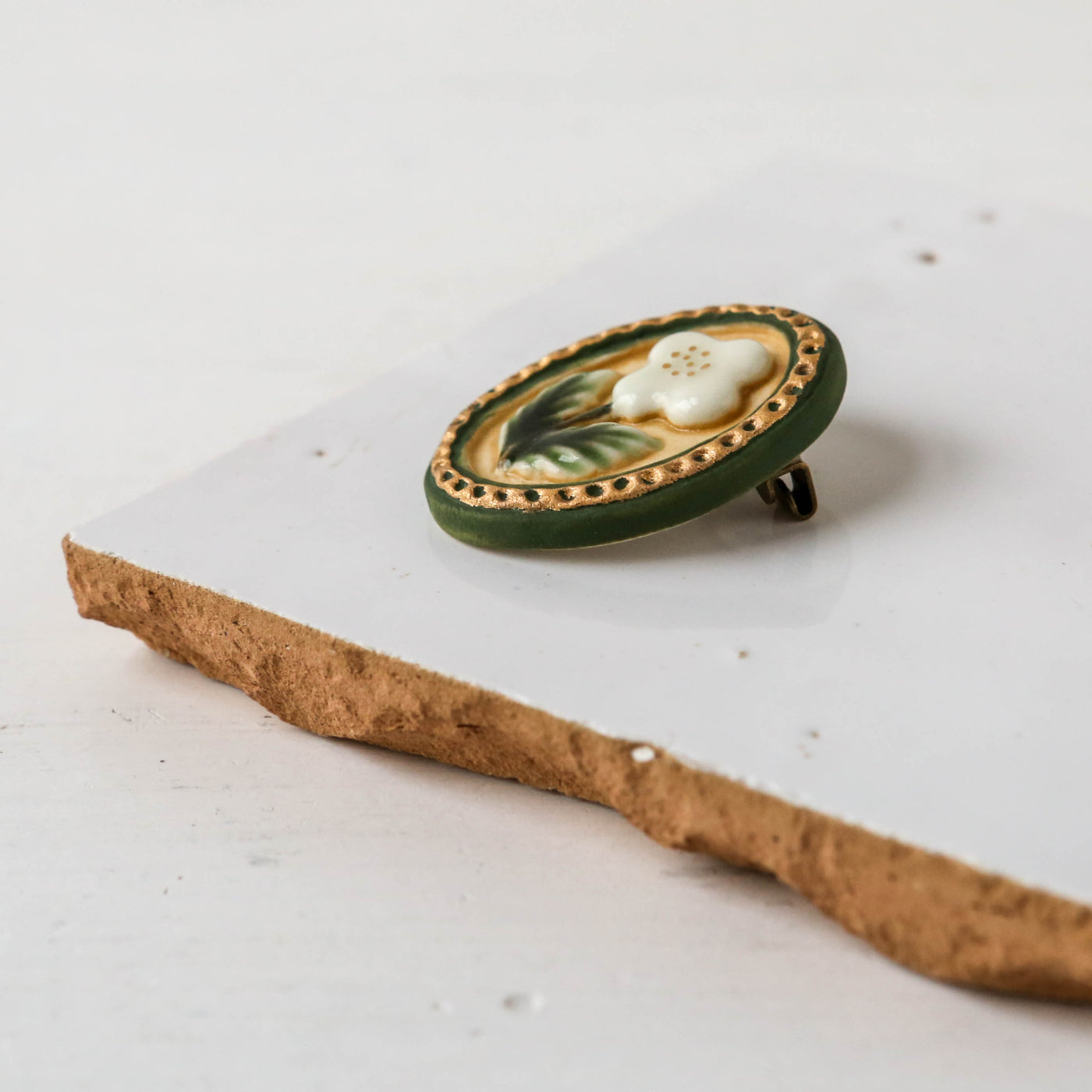 Gakubuchi Ceramic Flower Brooch - White Flower