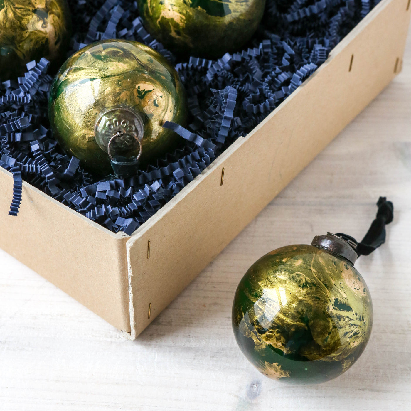 8cm Marbled Glass Bauble - Emerald