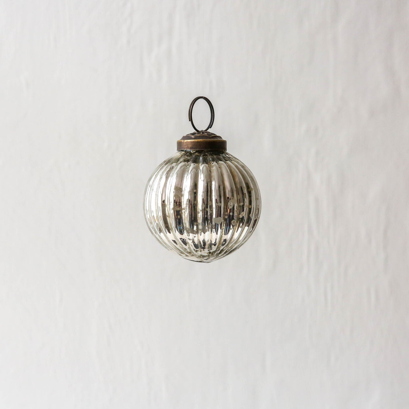 5cm Ribbed Glass Bauble - Silver