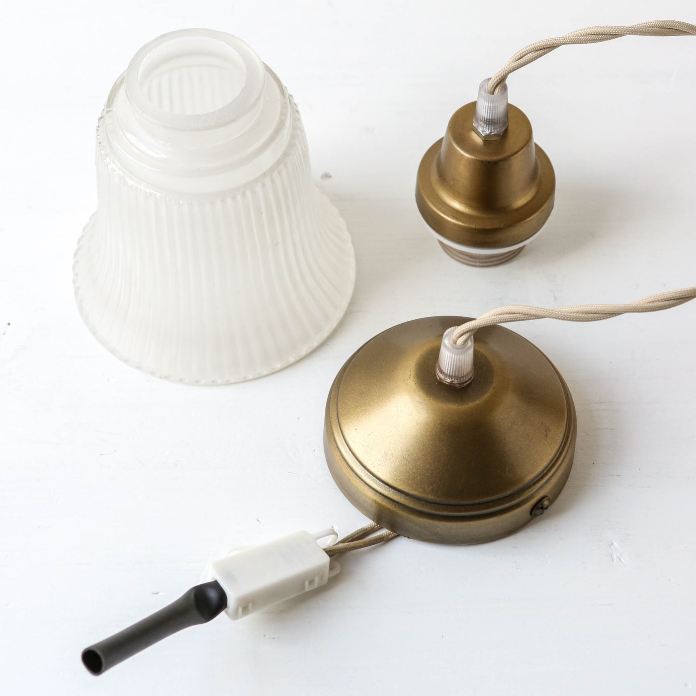 Glass Pendant Lamp 'Ulla' - Antique Brass