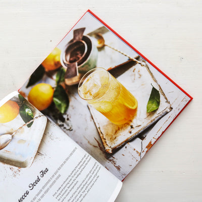 Aperitivo : Spritz in Style with Over 80 Recipes for Italian Cocktails & Bar Bites