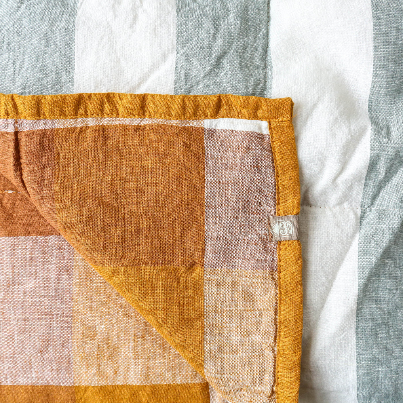 Double Sided Linen Quilt Biscuit / Fog Berylune