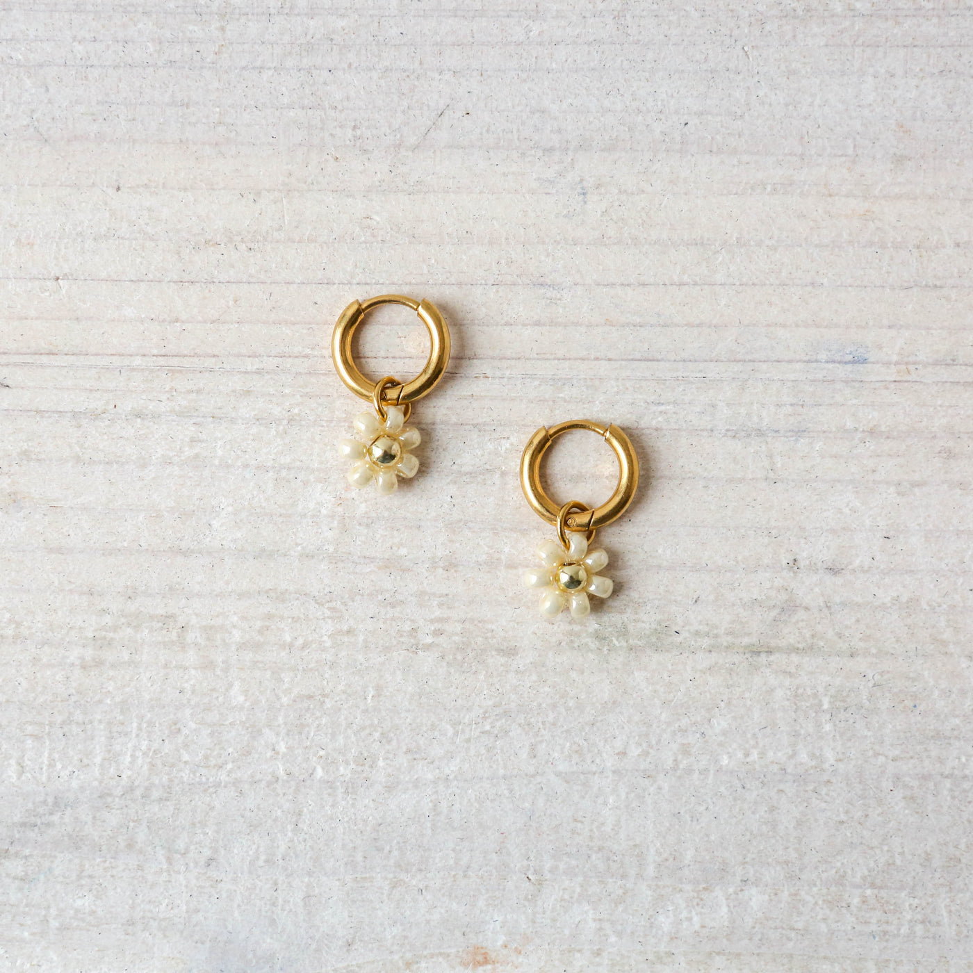 Daisy Flower Hoop Earrings - Ivory