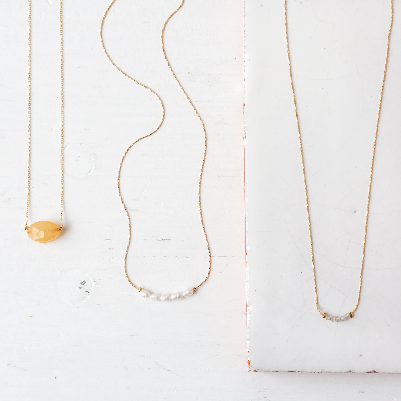 Jonit Dainty Gold Necklace - White Pearl