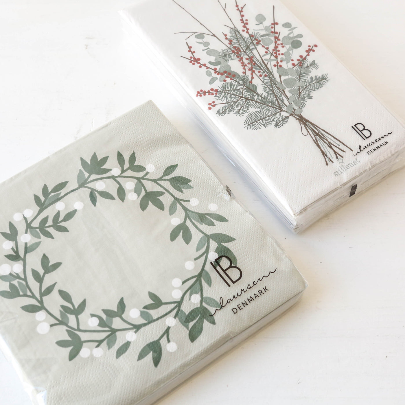 Snowberry Wreath Design Paper Napkins - 20 Pack