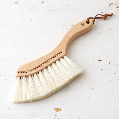 Curved Beech Wood Dust Brush