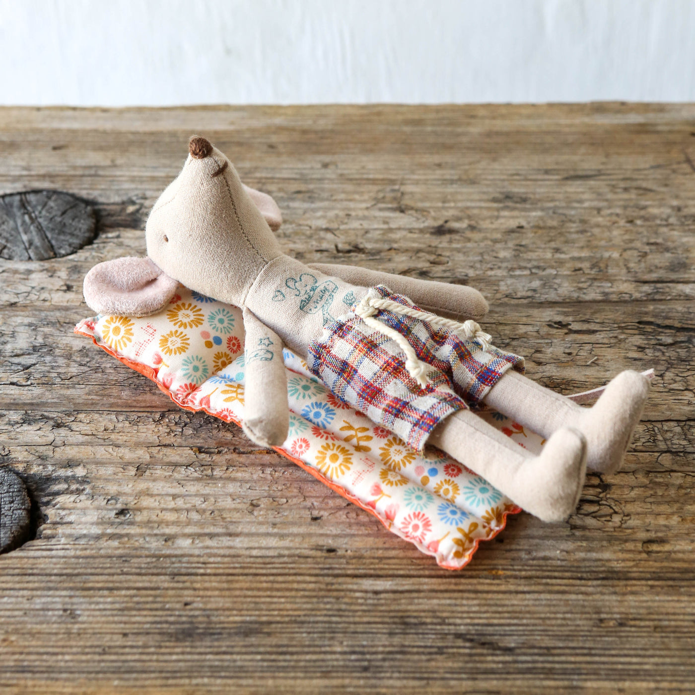 Dad Beach Mouse with Air Mattress - Flower