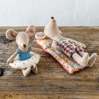 Little Sister Beach Mouse with Float - Multi Dot