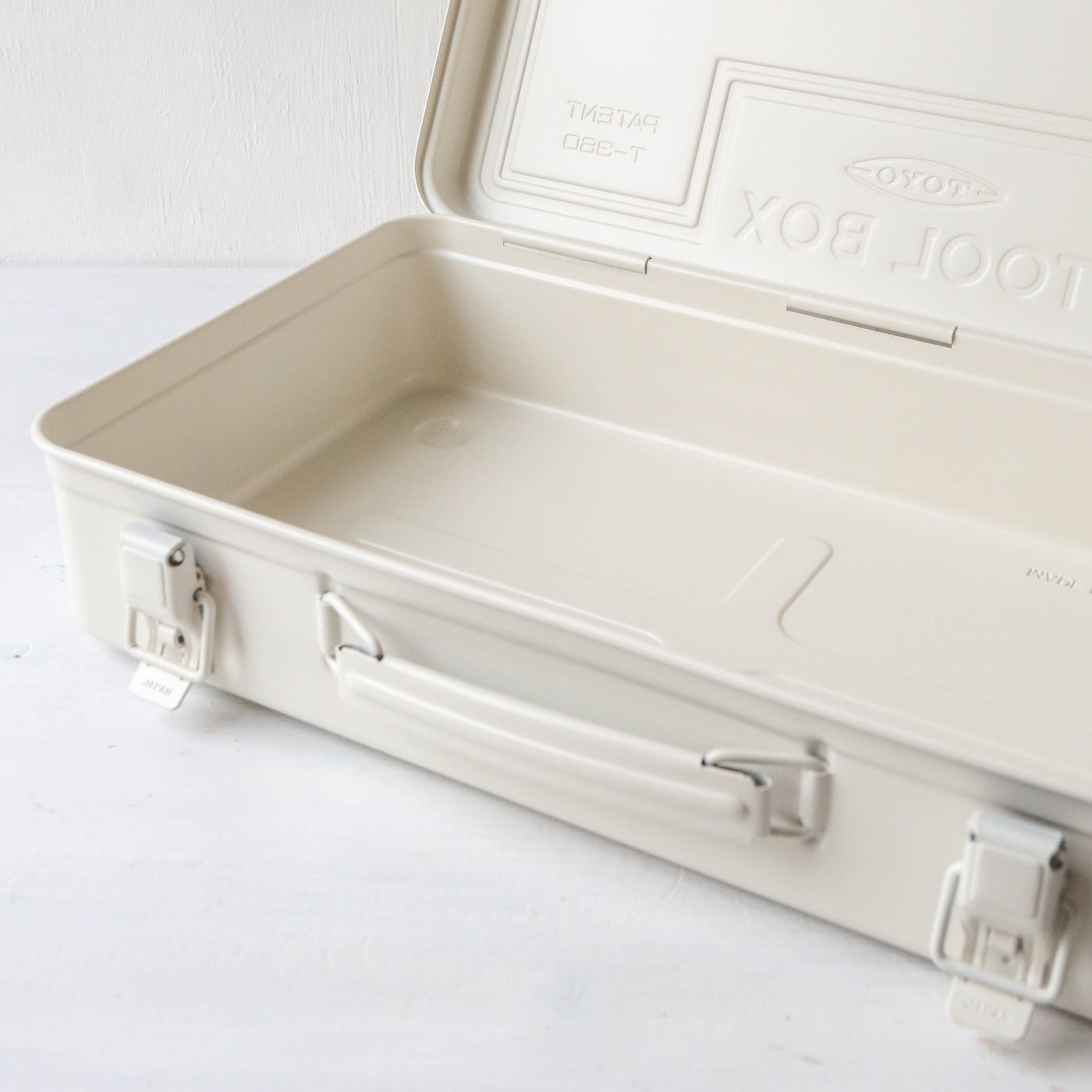 TOYO T-360 Steel Trunk - White