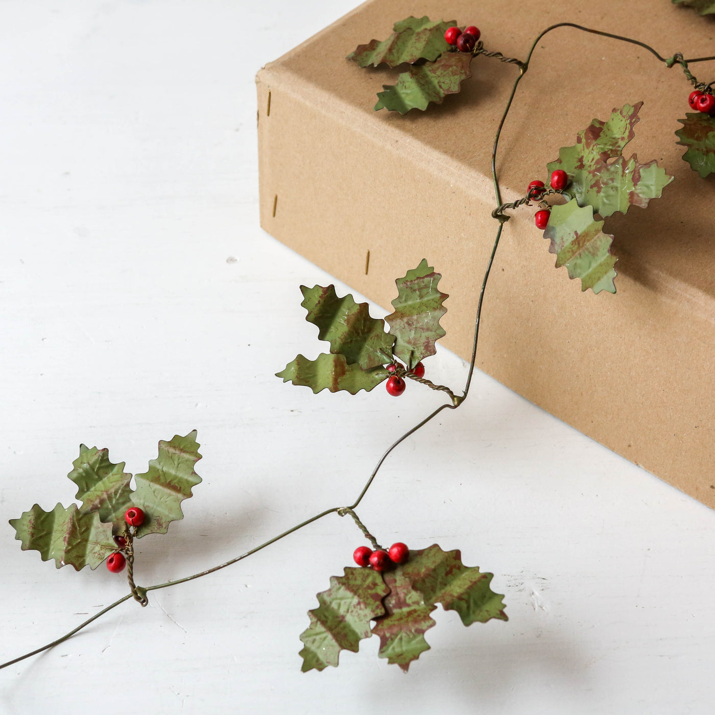 Holly & Berries Wire Garland - 1.8m (Design 13)
