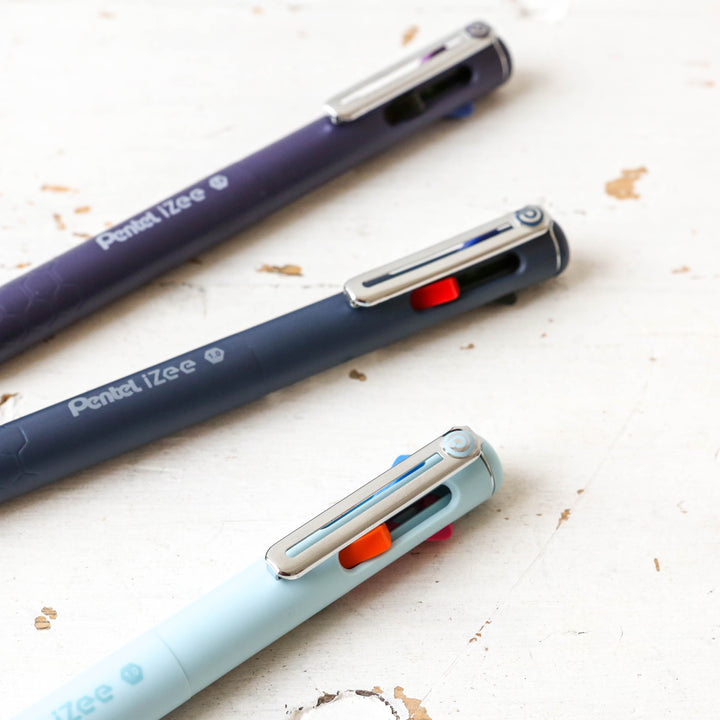 Pentel IZee 4-farbiger Kugelschreiber – Himmelblauer Schaft, Orange, Pink, Blau & Violett, 1,0 Mm