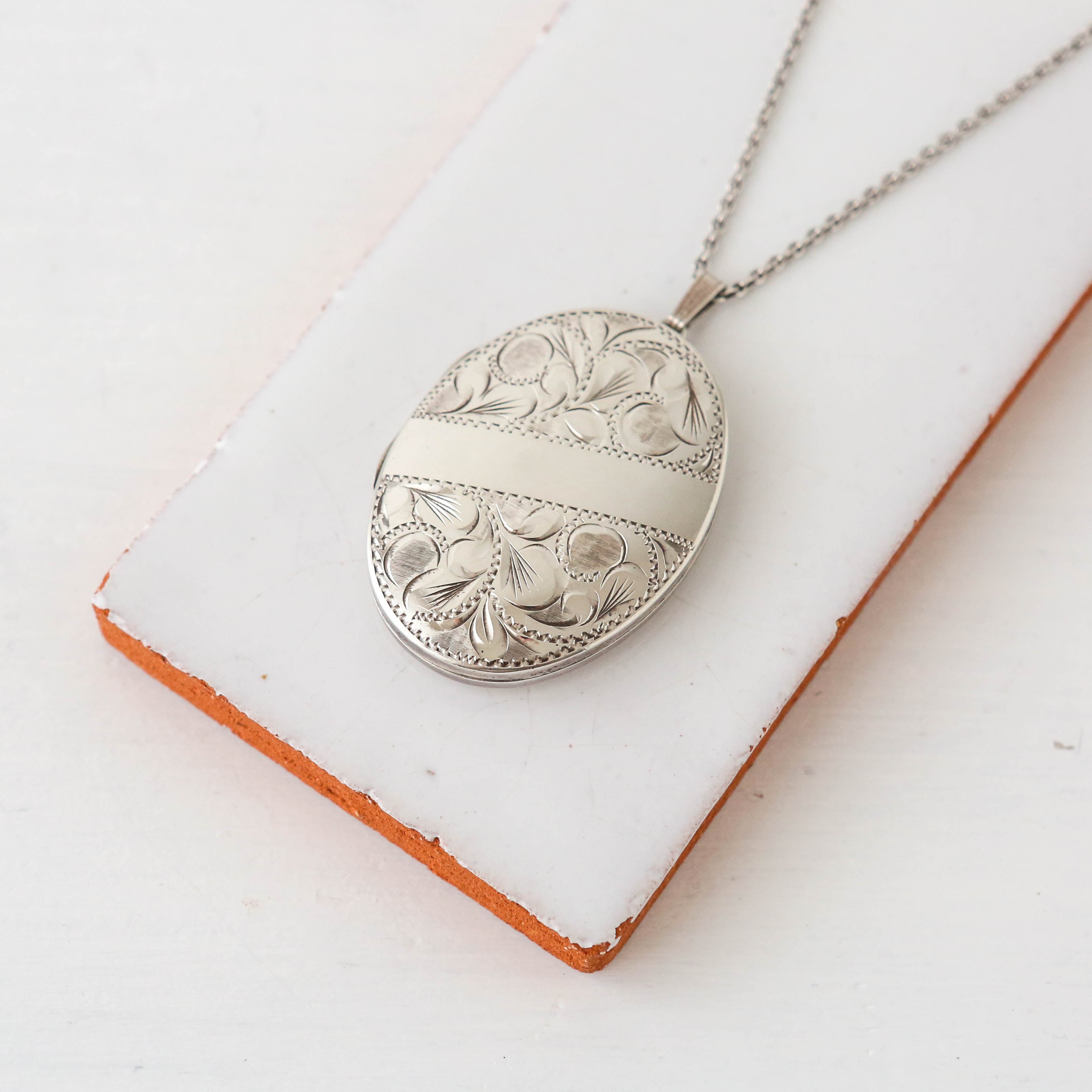 Large Vintage Silver Locket - Swirl Design – Berylune