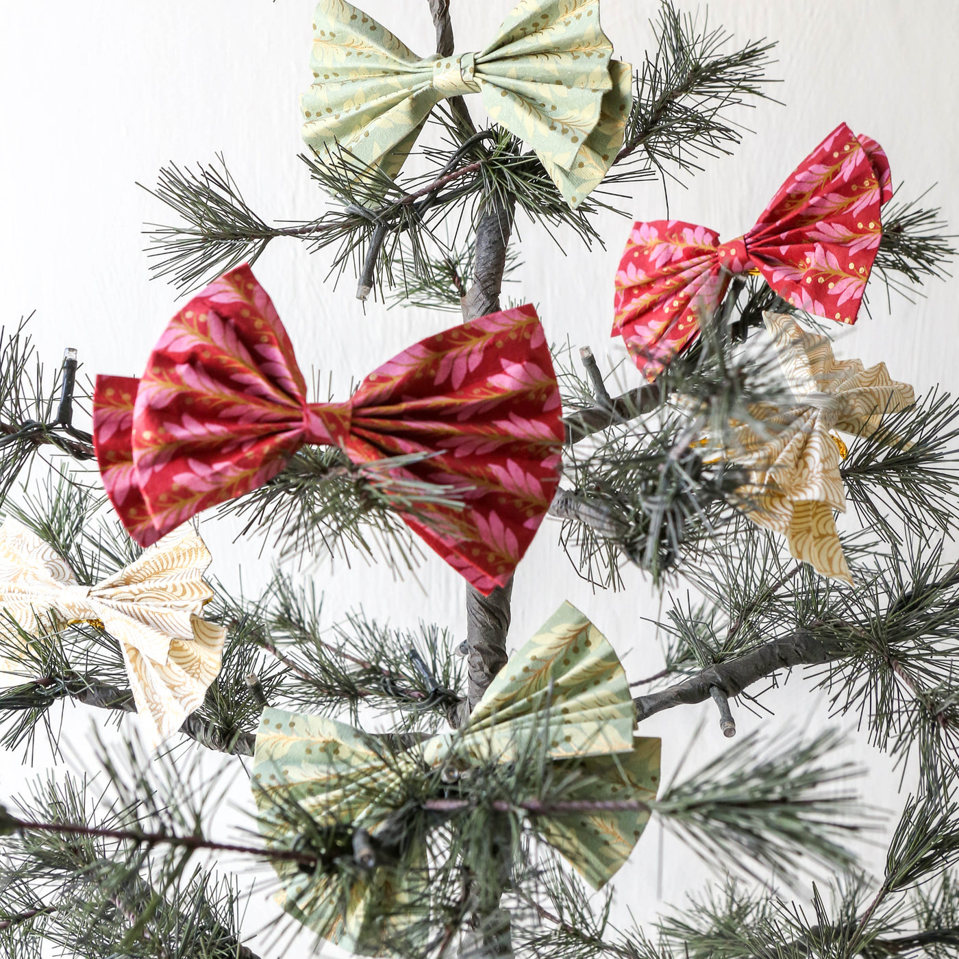 12cm Pair of Paper Bows - Naya Scarlet