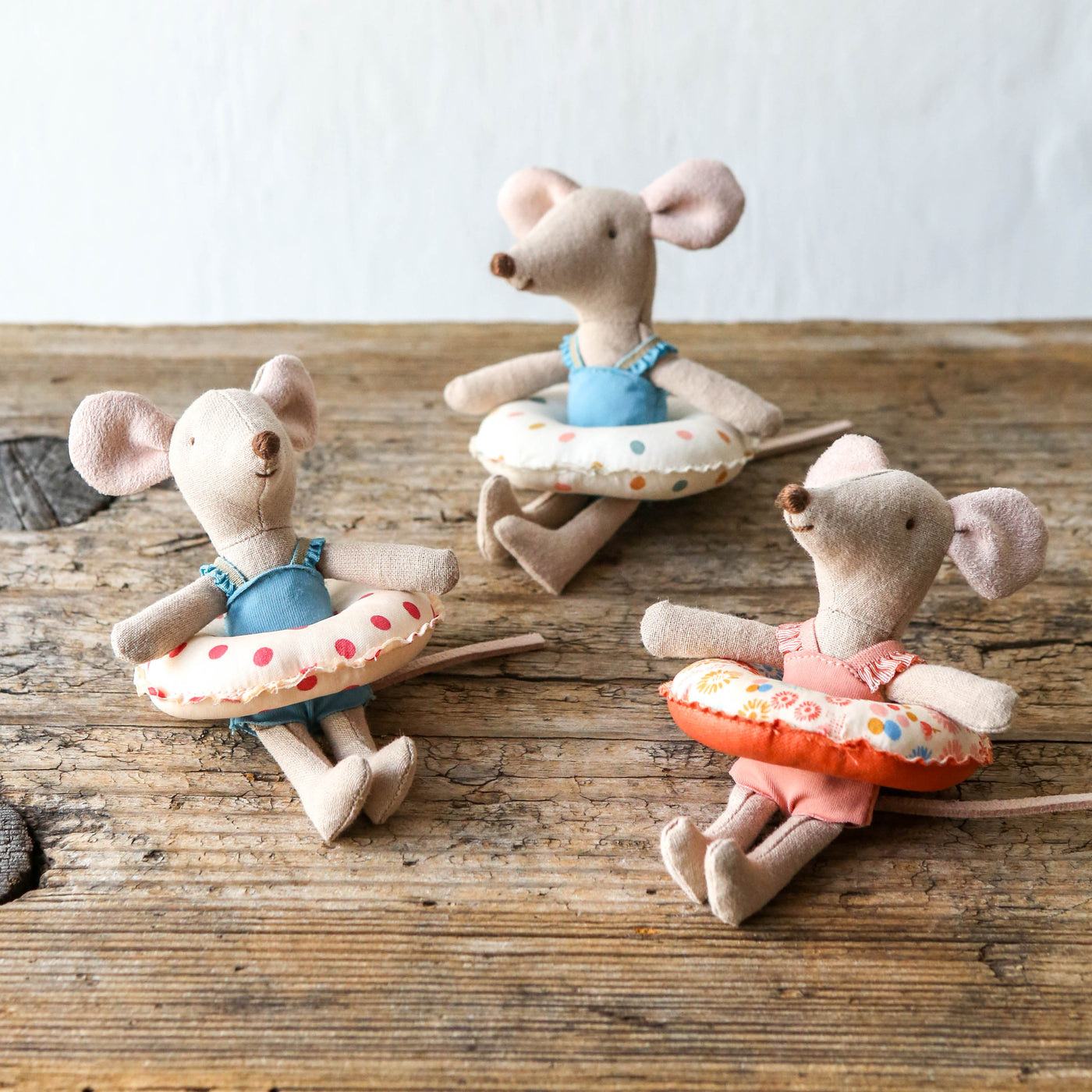 Little Sister Beach Mouse with Float - Multi Dot