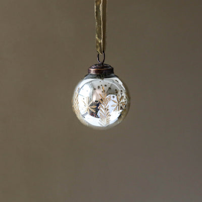 5cm Etched Leaves Glass Bauble - Silver/Gold Relief