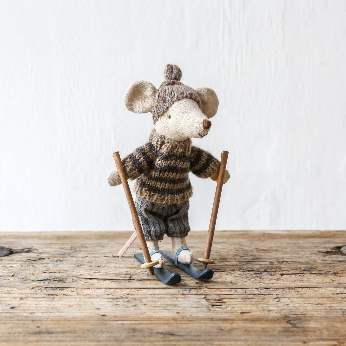 Winter Mice With Ski Set & Hat - Big Brother Grey