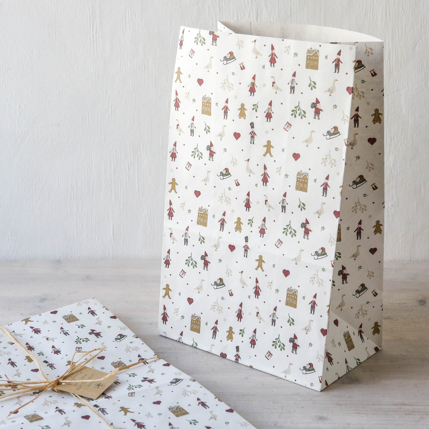 Pack of 10 Nostalgic Christmas Gift Bags - Large