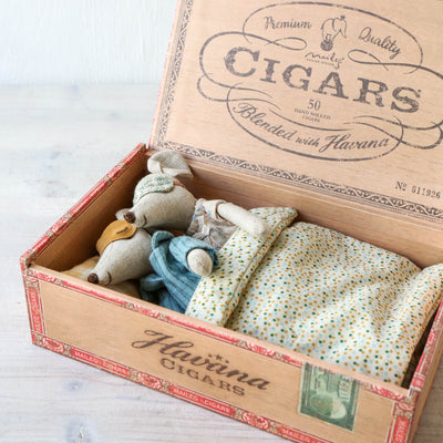 NEW Mum & Dad Mice in Cigarbox Toy