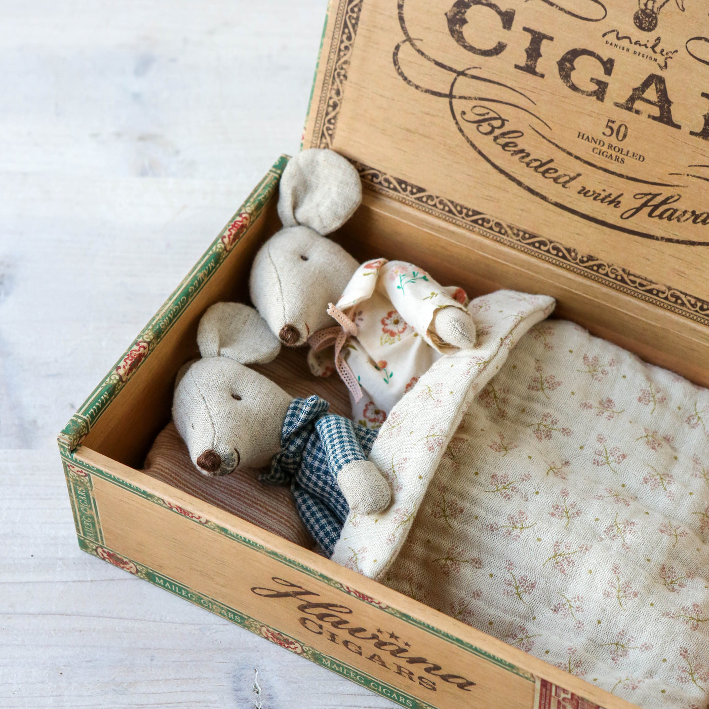 NEW! Grandpa and Grandma Mice in Cigarbox Toy