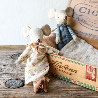 Grandpa and Grandma Mice in Cigarbox Toy