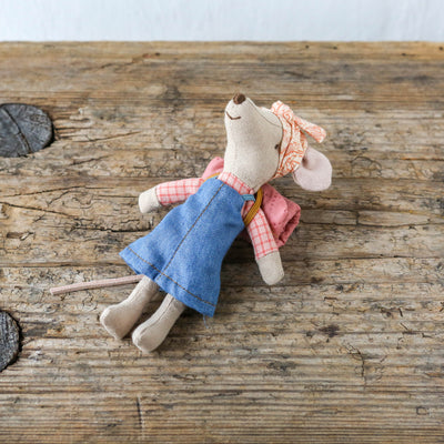 New Hiker Mouse - Big Sister with Sleeping Bag