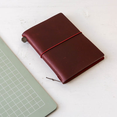 TRAVELER'S notebook Red LOVE AND TRIP Edition - Passport Size
