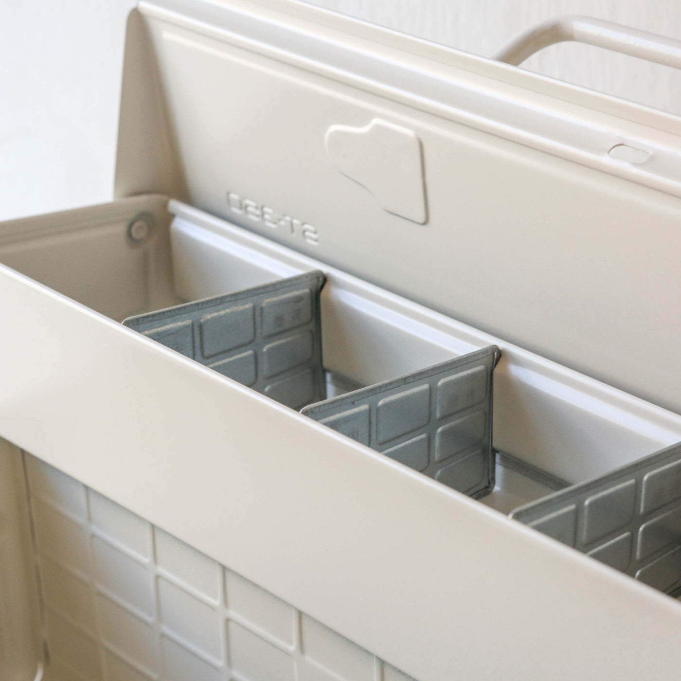 TOYO ST-350 Cantilever Steel Case - White