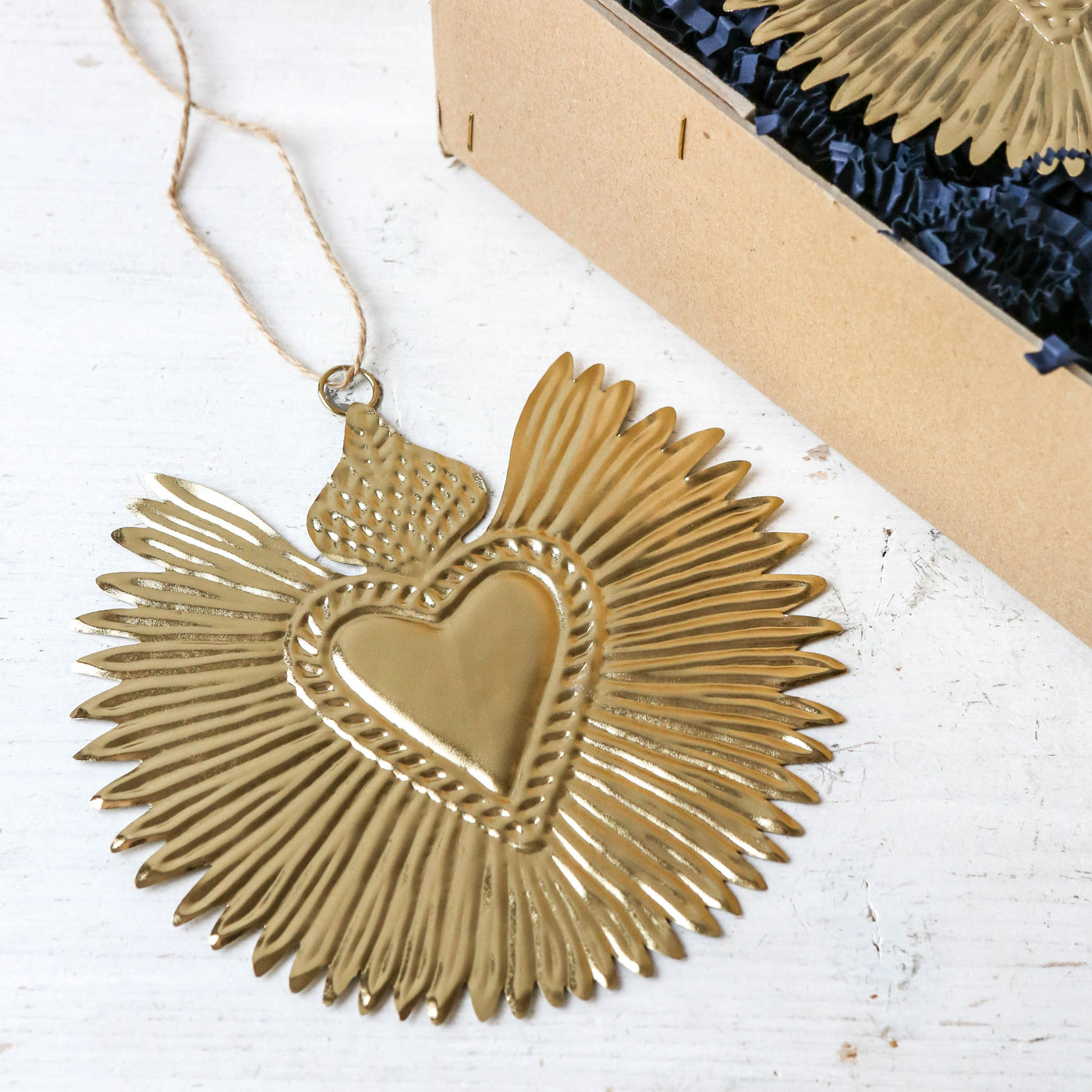 Large Sacred Heart Decoration - Antique Gold