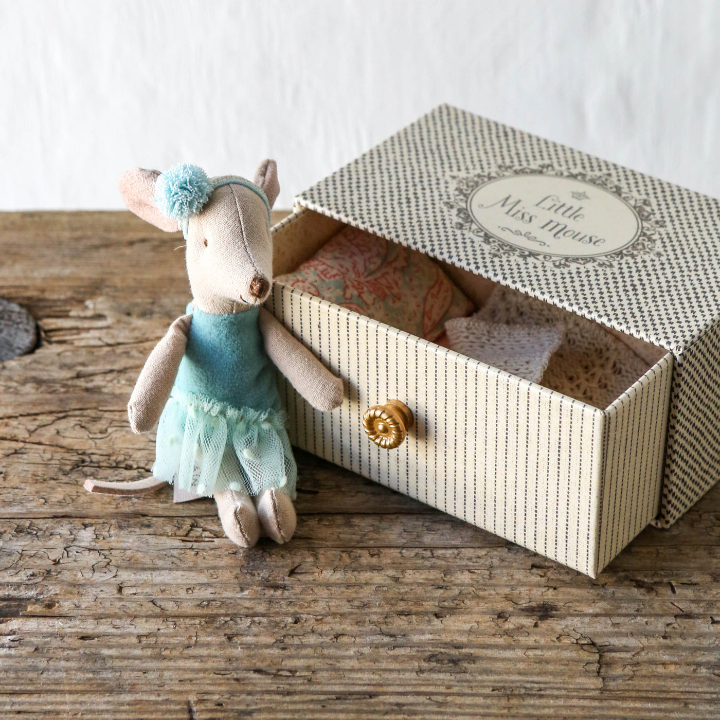 Little Sister Dance Mouse in Daybed