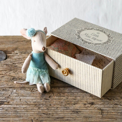 Little Sister Dance Mouse in Daybed