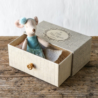 Little Sister Dance Mouse in Daybed