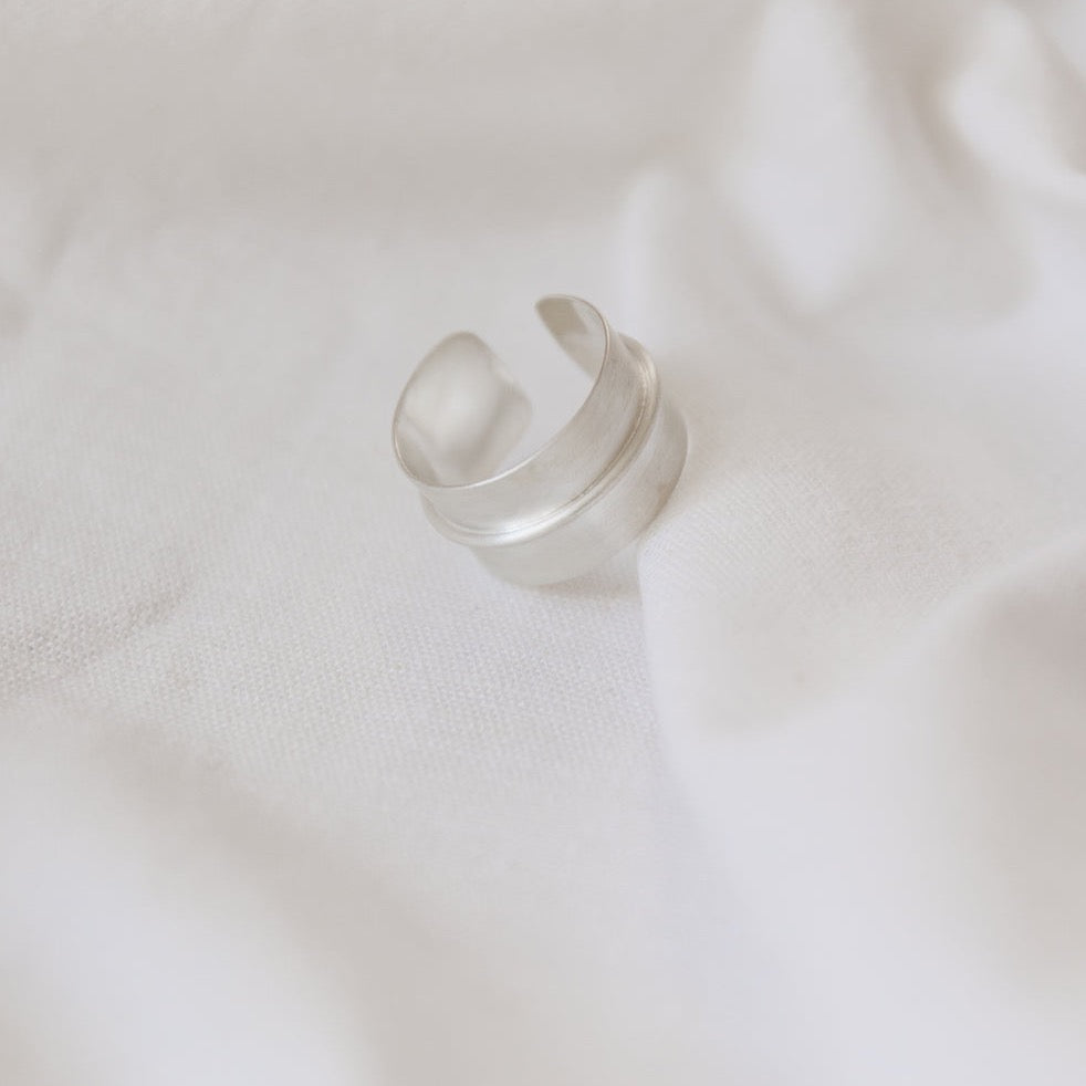 Statement Ridge Gap Ring