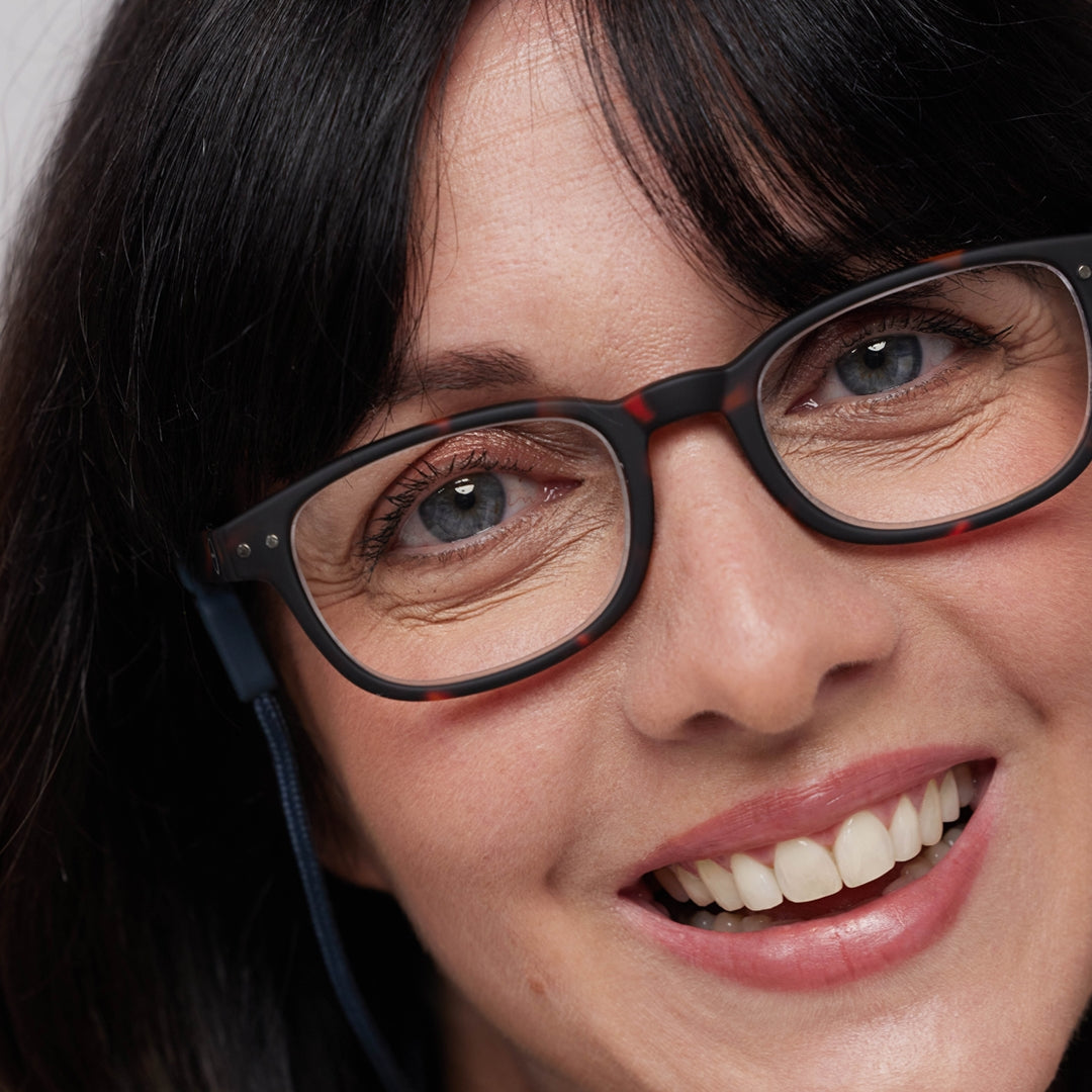 Reading Glasses - Design 'B' in Tortoise by Izipizi