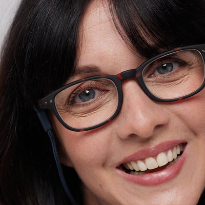 Reading Glasses - Design 'B' in Tortoise by Izipizi