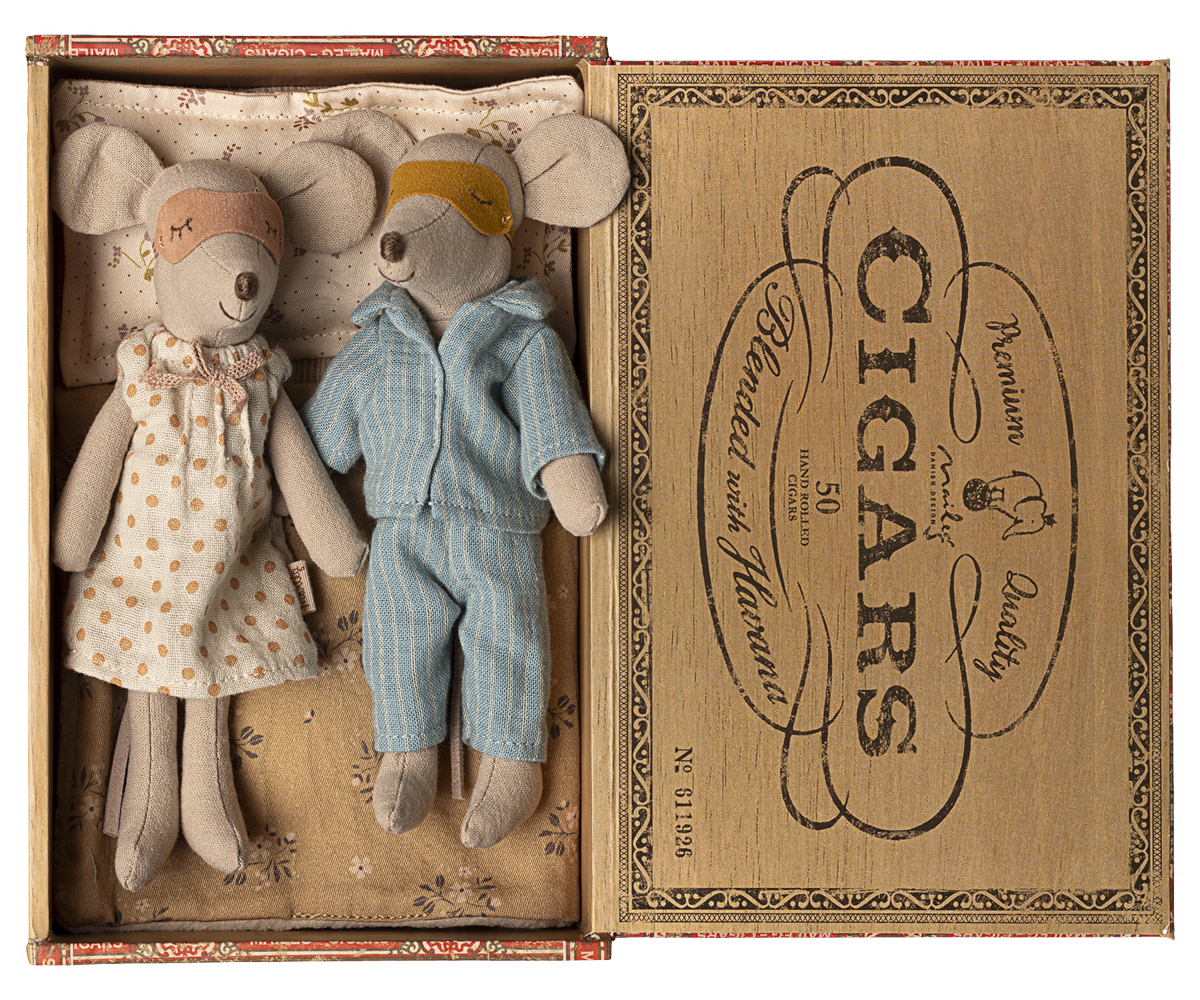 NEW Maileg Mum & Dad Mice in Cigarbox