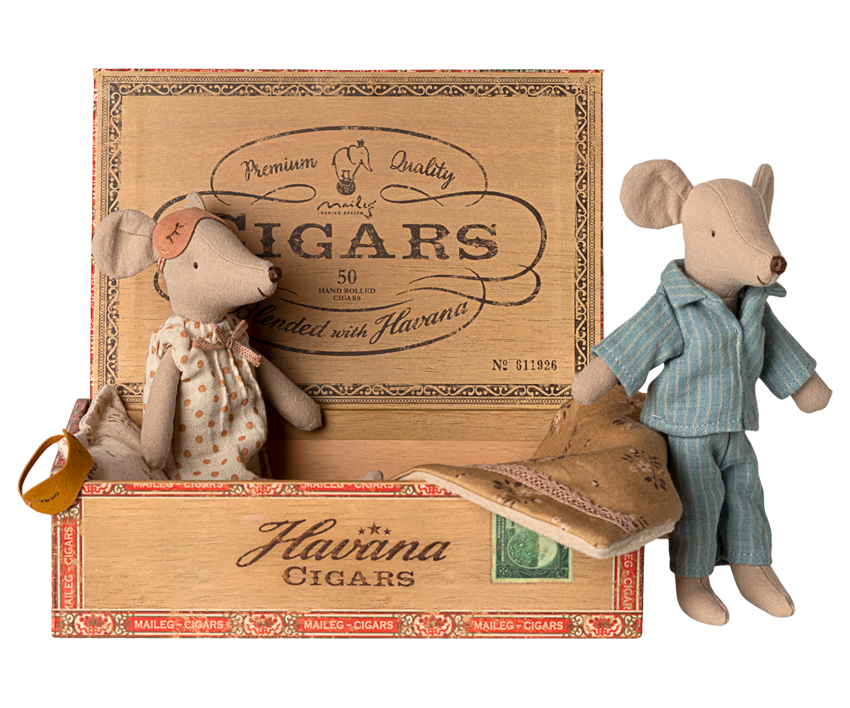 NEW Maileg Mum & Dad Mice in Cigarbox