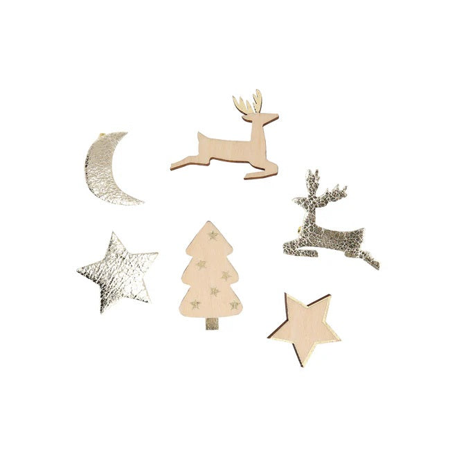 Holly Berry and Gold Christmas Crackers