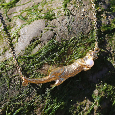 Otter and Pearl Inline Necklace - Gold