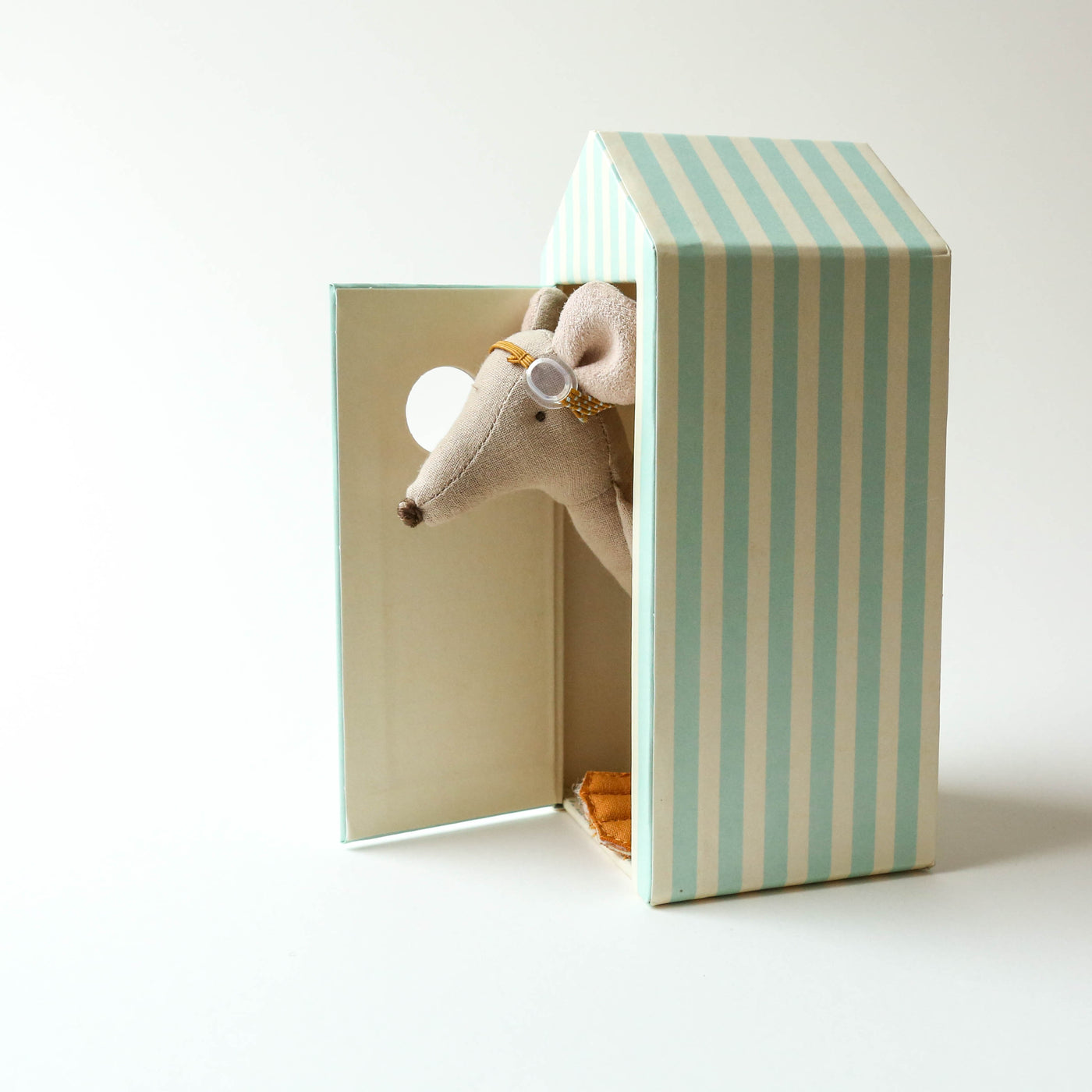 Beach Mice - Big Brother in Cabin de Plage